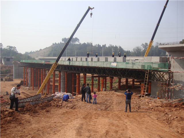 中鐵三局滬昆客專項(xiàng)目部現(xiàn)澆梁支架平臺 中鐵三局滬昆客專項(xiàng)目部現(xiàn)澆梁支架平臺