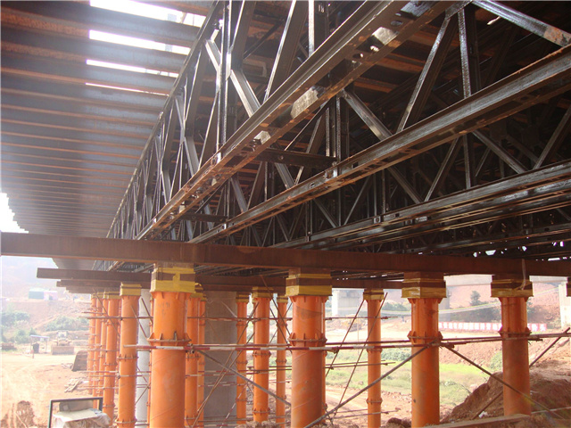 中鐵三局滬昆客專項(xiàng)目部現(xiàn)澆梁支架平臺 中鐵三局滬昆客專項(xiàng)目部現(xiàn)澆梁支架平臺