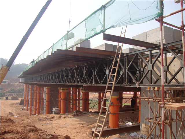 中鐵三局滬昆客專項(xiàng)目部現(xiàn)澆梁支架平臺 中鐵三局滬昆客專項(xiàng)目部現(xiàn)澆梁支架平臺