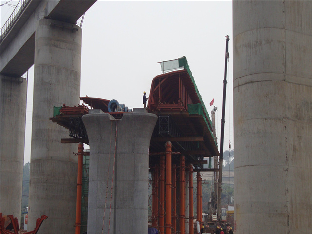 中鐵三局滬昆客專項(xiàng)目部現(xiàn)澆梁支架平臺 中鐵三局滬昆客專項(xiàng)目部現(xiàn)澆梁支架平臺