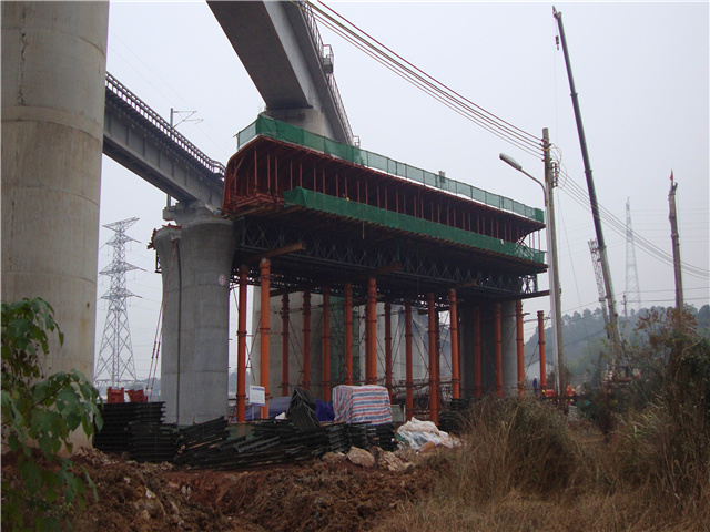 中鐵三局滬昆客專項(xiàng)目部現(xiàn)澆梁支架平臺 中鐵三局滬昆客專項(xiàng)目部現(xiàn)澆梁支架平臺