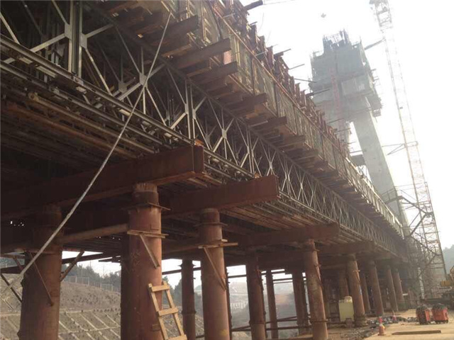 中鐵三局滬昆客專項(xiàng)目部現(xiàn)澆梁支架平臺 中鐵三局滬昆客專項(xiàng)目部現(xiàn)澆梁支架平臺