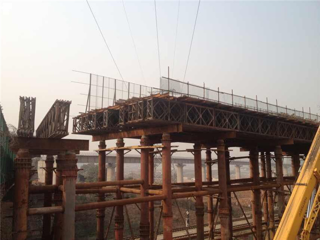中鐵三局滬昆客專項(xiàng)目部現(xiàn)澆梁支架平臺 中鐵三局滬昆客專項(xiàng)目部現(xiàn)澆梁支架平臺